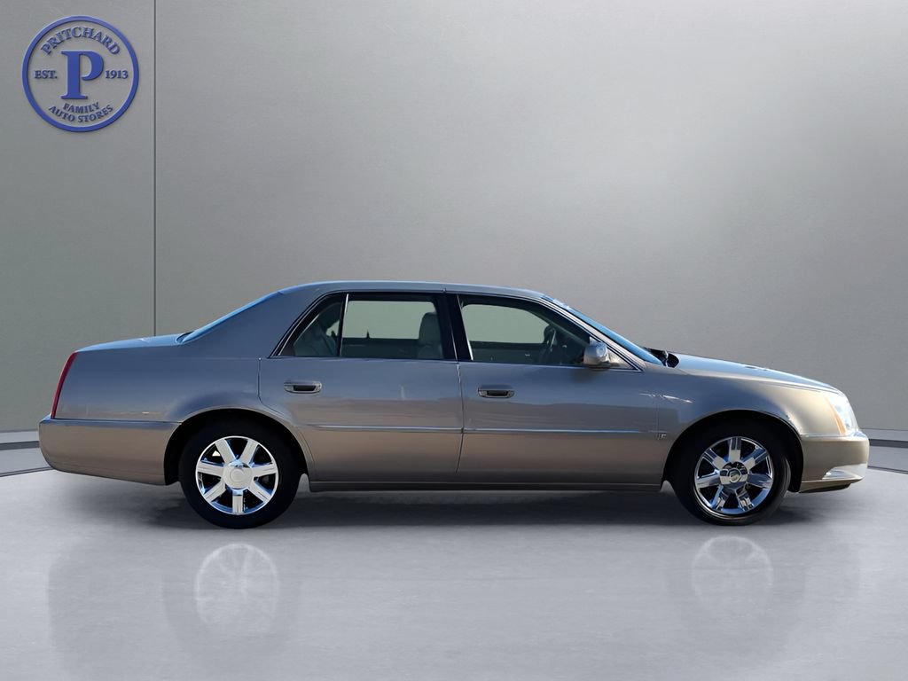 Used 2007 Cadillac DTS Luxury I w/ Sun And Sound Package FWD image 9