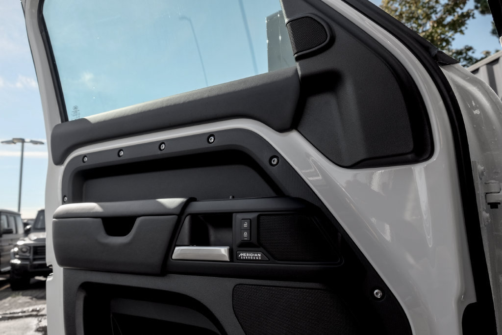 New 2026 Land Rover Defender 110 X-Dynamic SE AWD/4WD image 11