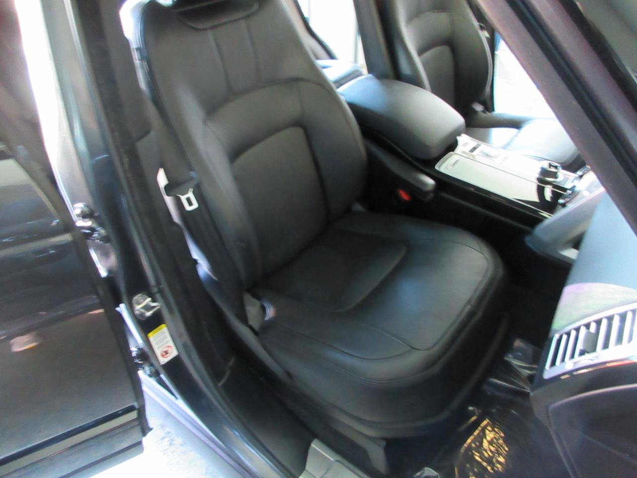 Used 2019 Land Rover Range Rover Supercharged AWD/4WD image 25