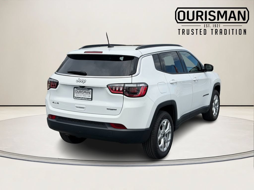 Used 2025 Jeep Compass Latitude w/ Sun & Sound Group AWD/4WD image 7