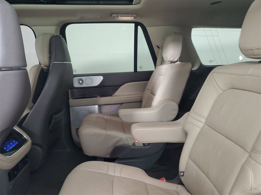 Certified 2022 Lincoln Navigator Reserve image 11