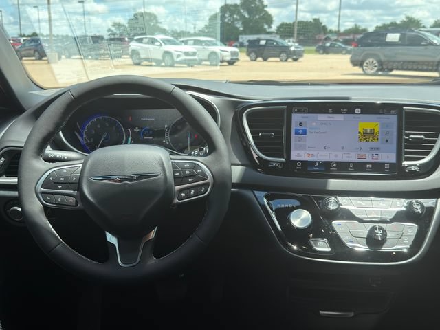 New 2026 Chrysler Voyager LX FWD image 25