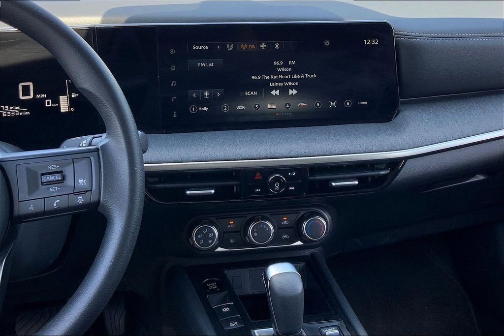 Used 2025 Nissan Kicks SV image 9