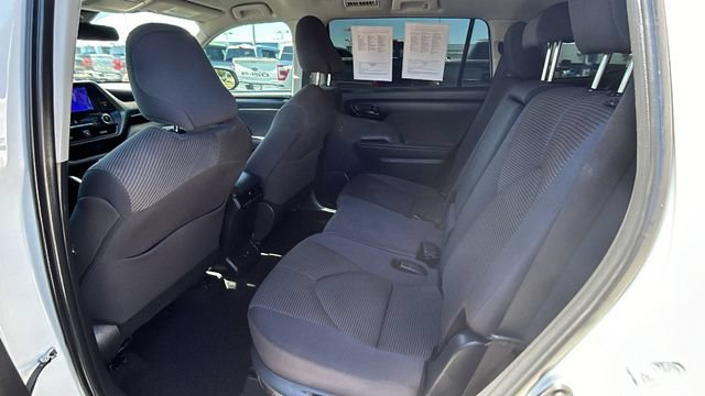 Used 2024 Toyota Highlander LE FWD image 15