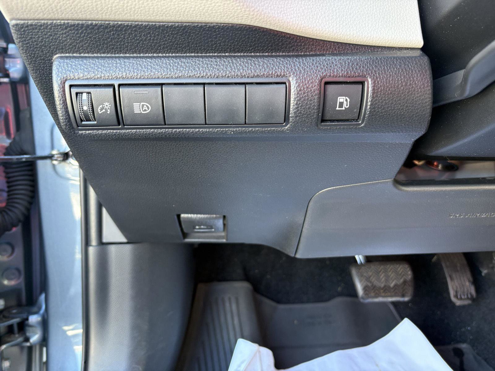 Used 2022 Toyota Corolla LE image 13