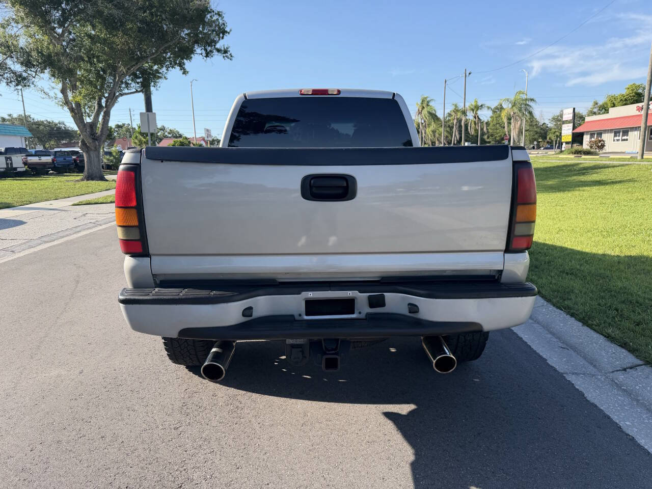 Used 2006 GMC Sierra 2500 W/T w/ Skid Plate Package AWD/4WD image 8