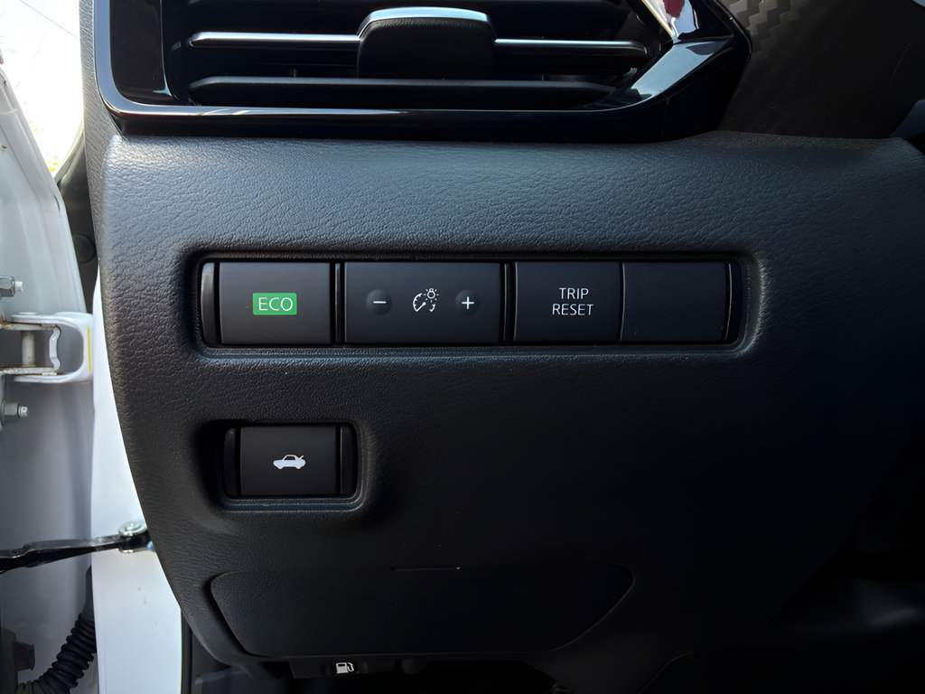 Used 2025 Nissan Sentra SR FWD image 19