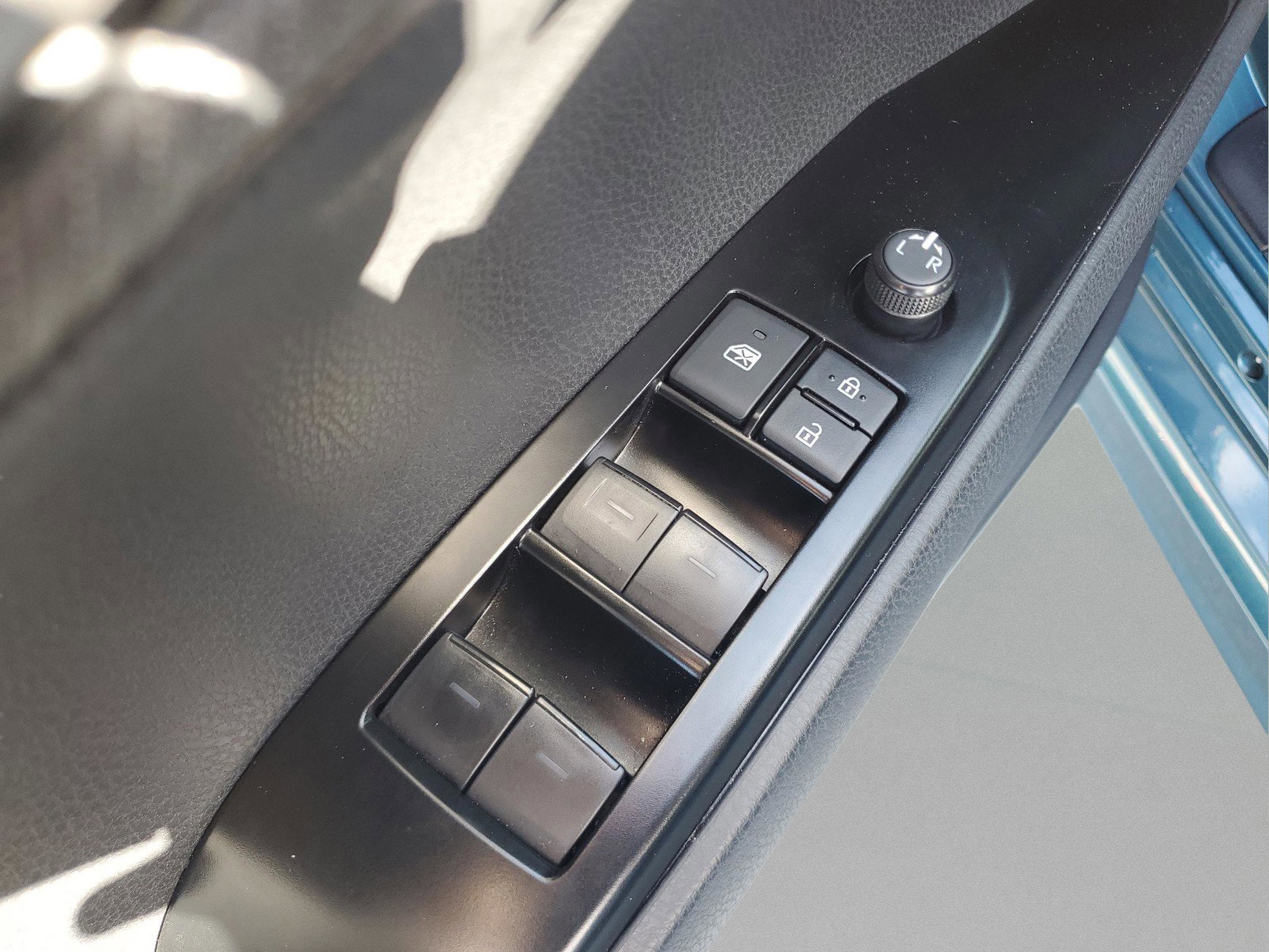 Used 2025 Toyota Camry SE image 18