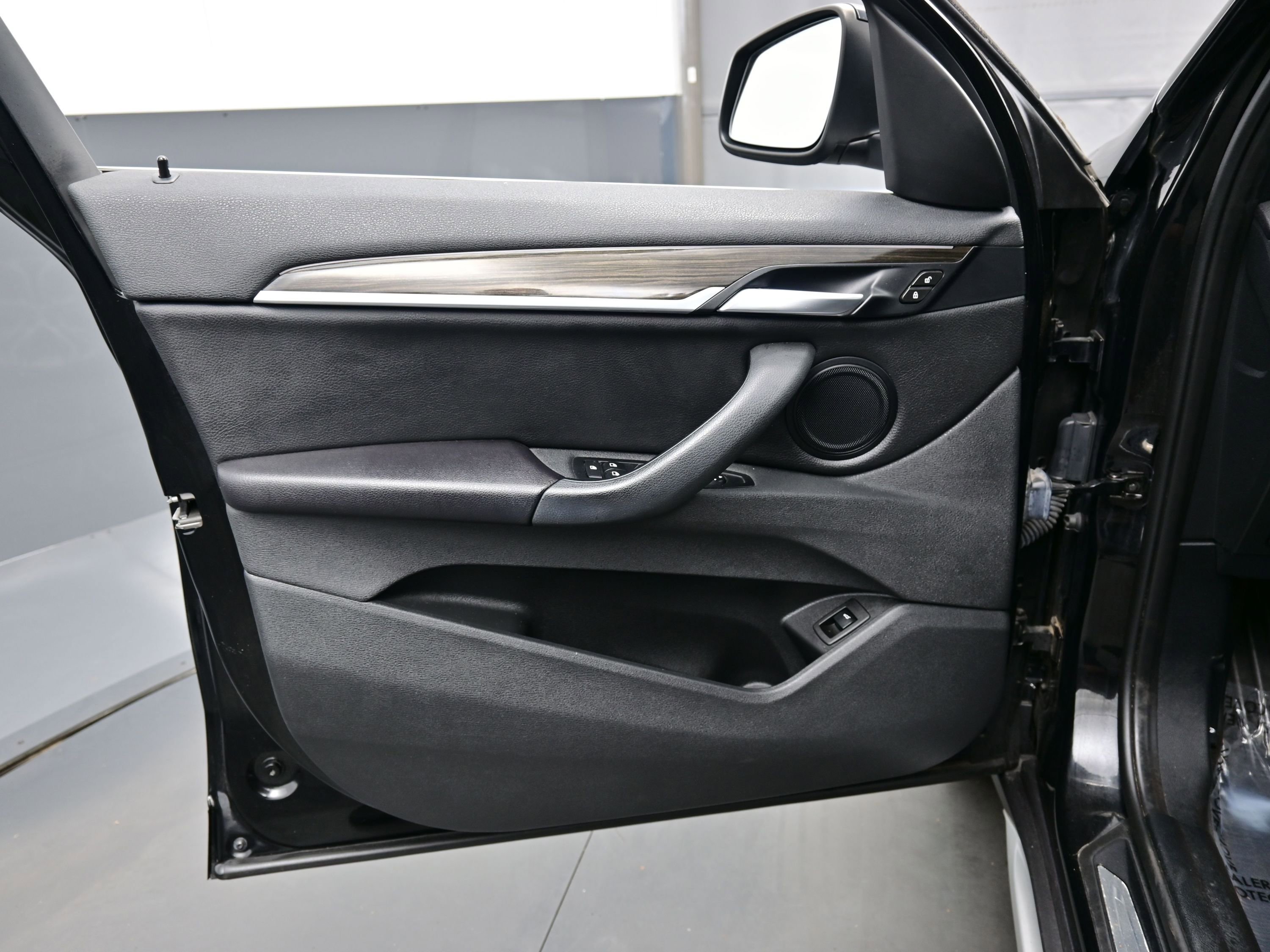 Used 2017 BMW X1 xDrive28i image 10