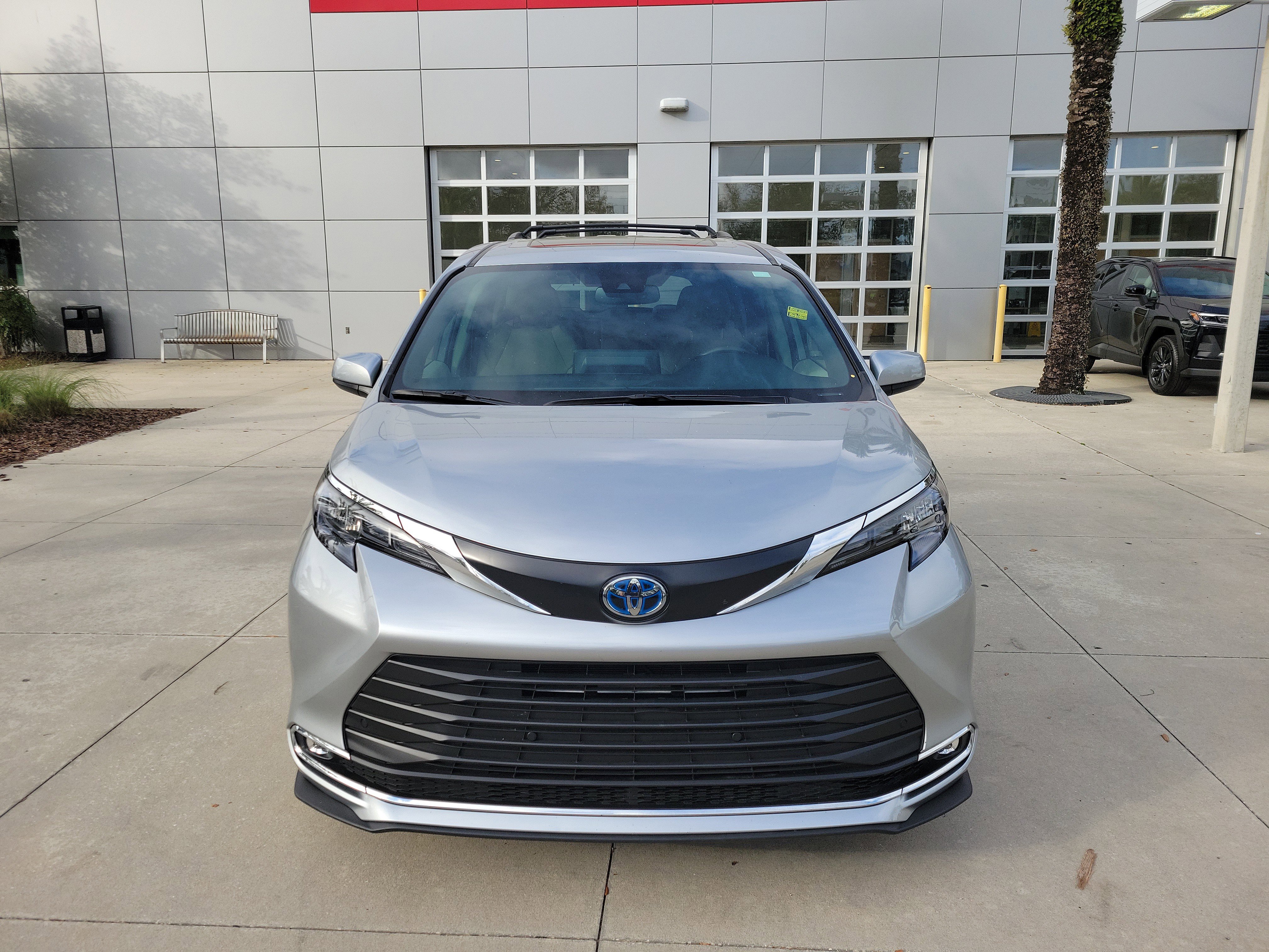 Certified 2024 Toyota Sienna XLE image 9