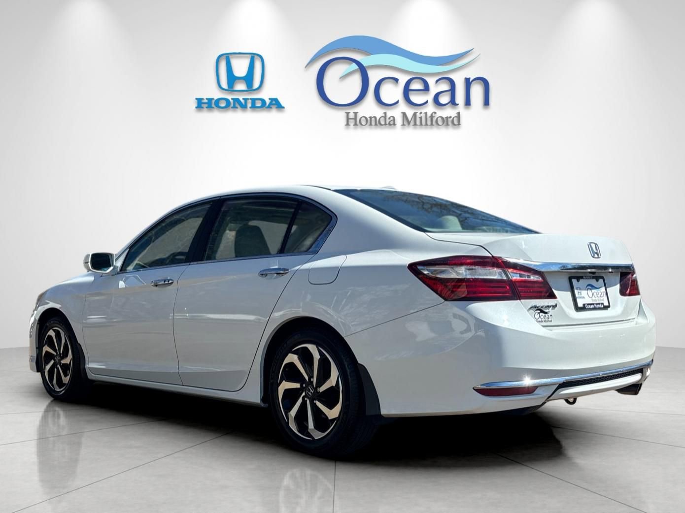 Used 2017 Honda Accord EX image 5