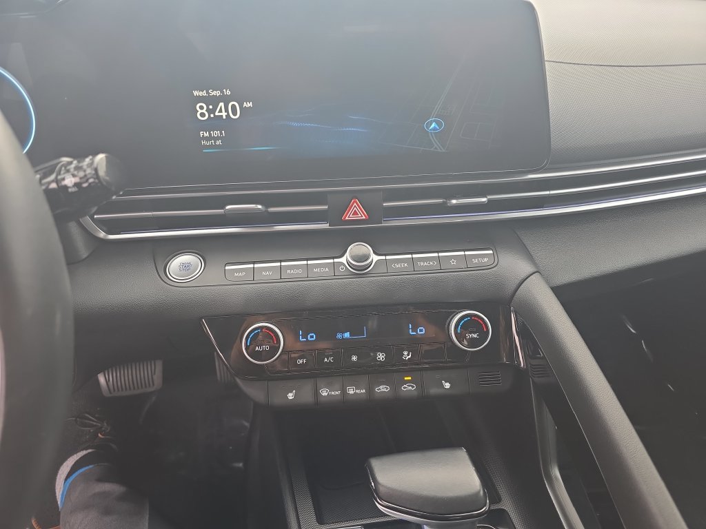 Used 2024 Hyundai Elantra Limited FWD image 16