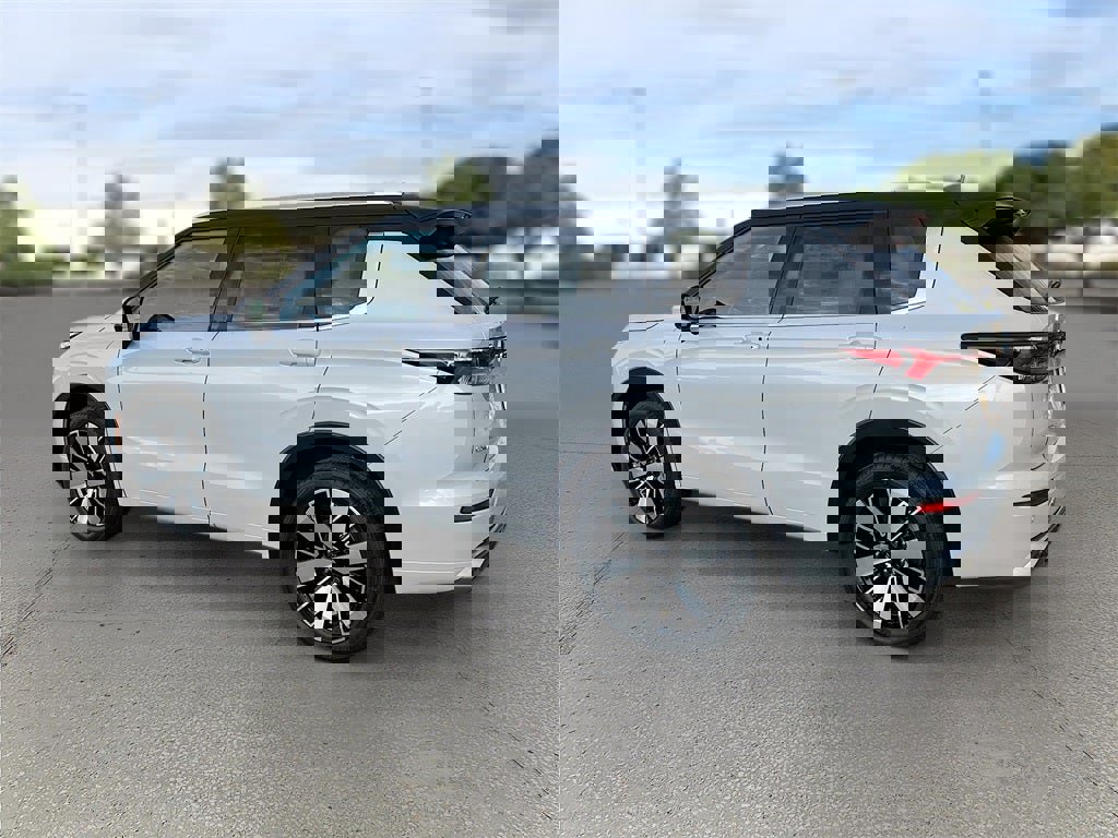 New 2025 Mitsubishi Outlander SEL image 5