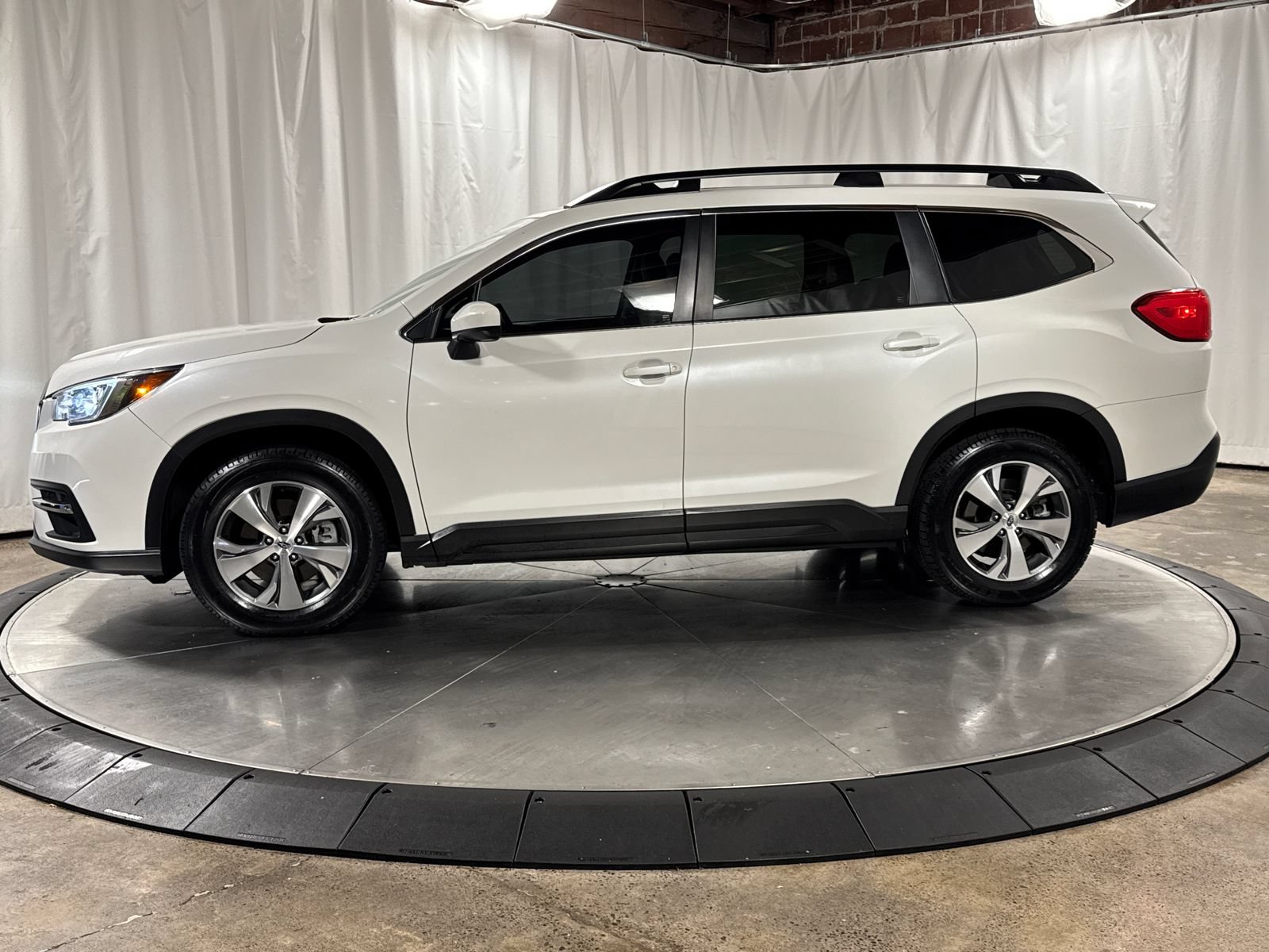 Used 2022 Subaru Ascent Premium w/ Convenience Package AWD/4WD image 8
