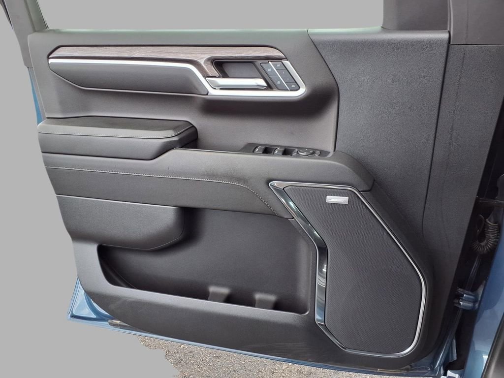 Used 2024 Chevrolet Silverado 1500 LTZ w/ LTZ Premium Package AWD/4WD image 17