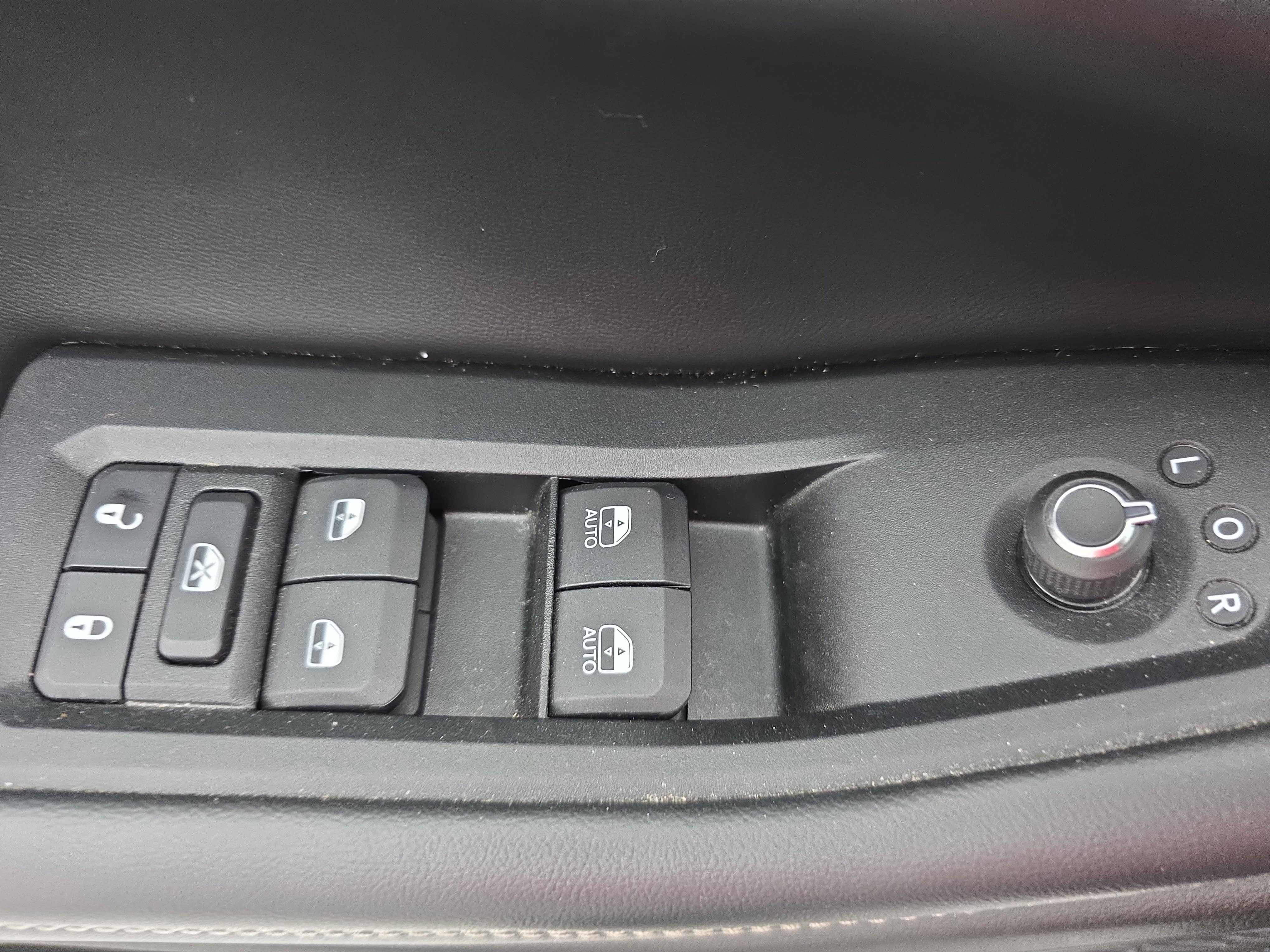 Used 2023 Jeep Grand Cherokee Laredo AWD/4WD image 25