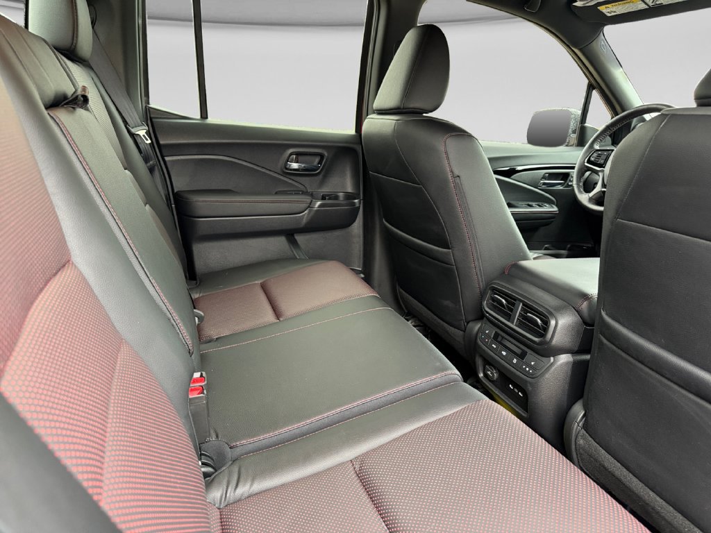 Used 2025 Honda Ridgeline Black Edition image 17