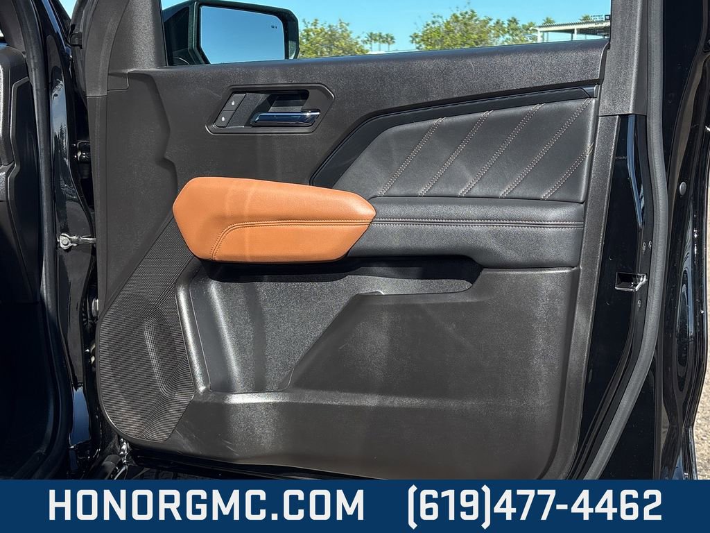 Used 2025 GMC Canyon AT4 image 23