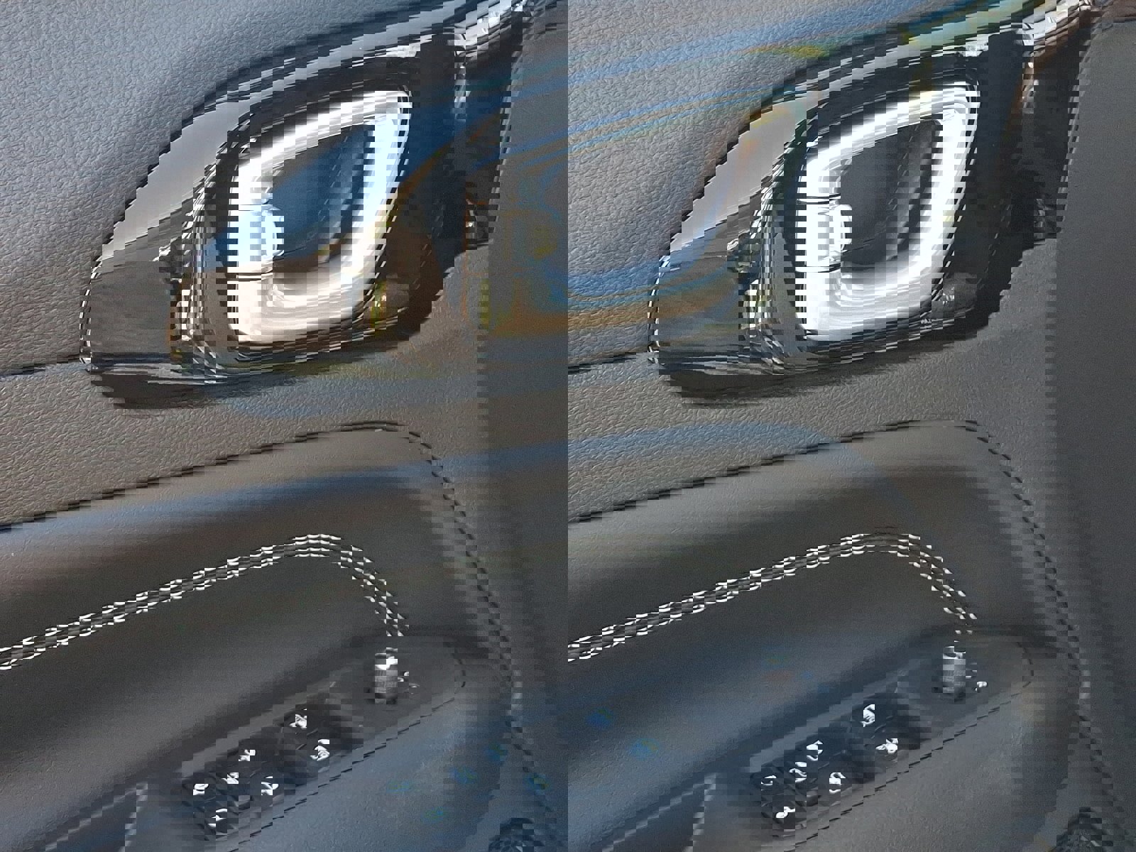 Used 2024 Jeep Compass Latitude w/ Convenience Group image 12