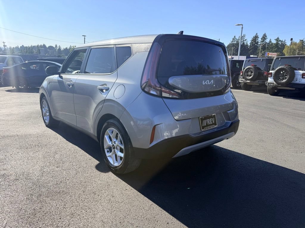 Used 2023 Kia Soul LX w/ Option Group 015 FWD image 3
