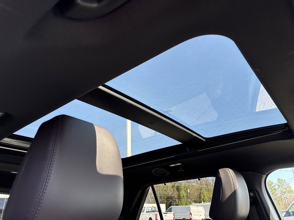 Used 2025 Ford Explorer Platinum RWD image 16