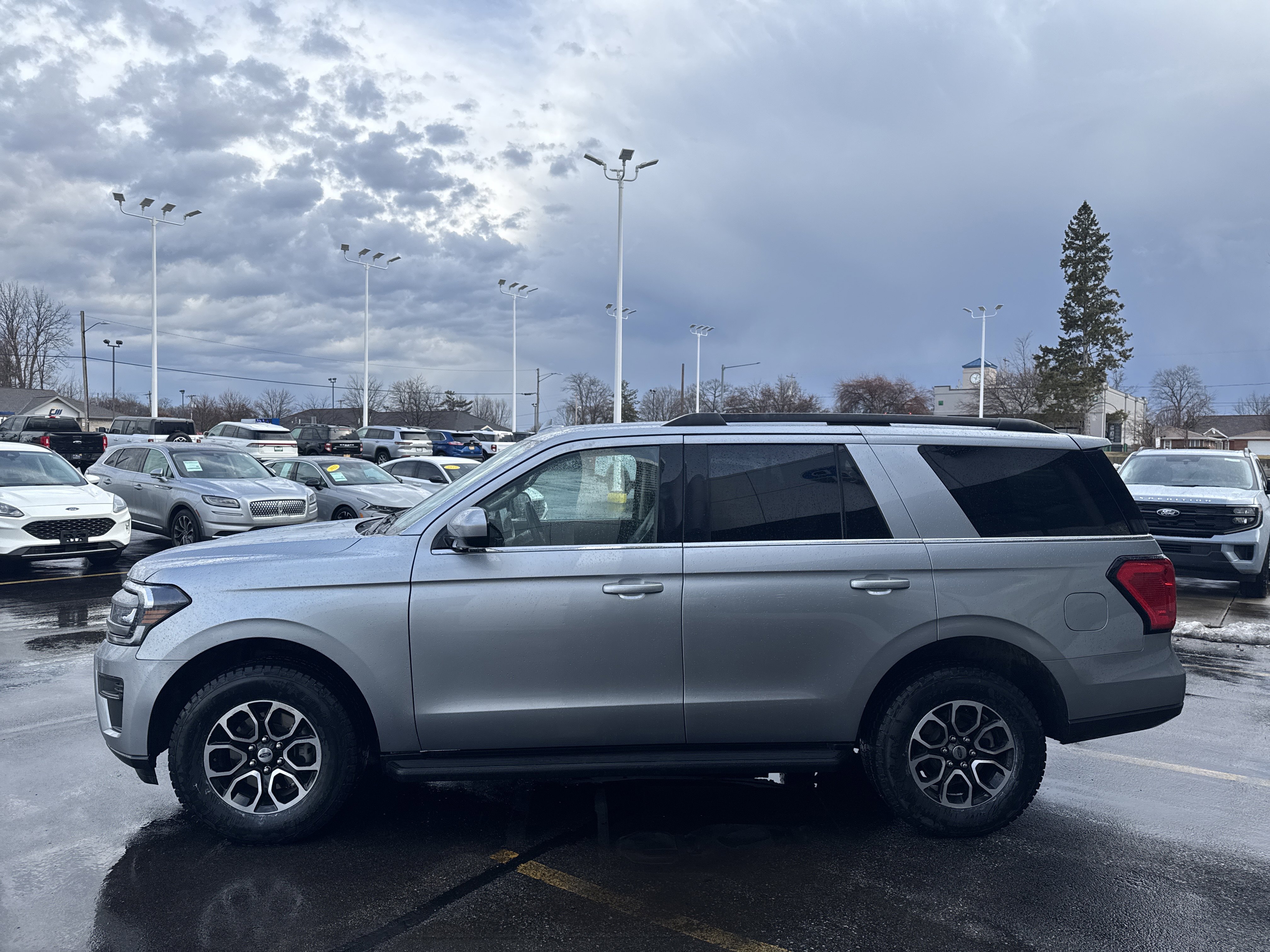 Certified 2024 Ford Expedition XLT AWD/4WD image 4