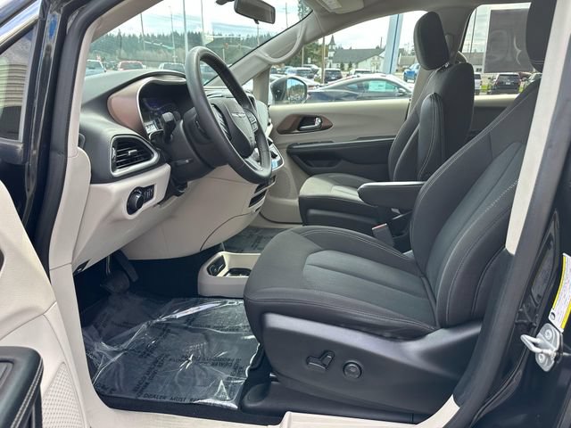 Used 2022 Chrysler Voyager LX FWD image 9