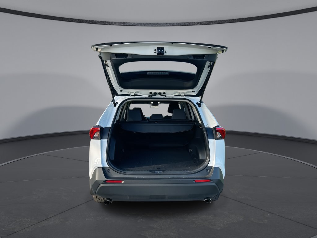 Certified 2025 Toyota RAV4 XLE FWD image 31