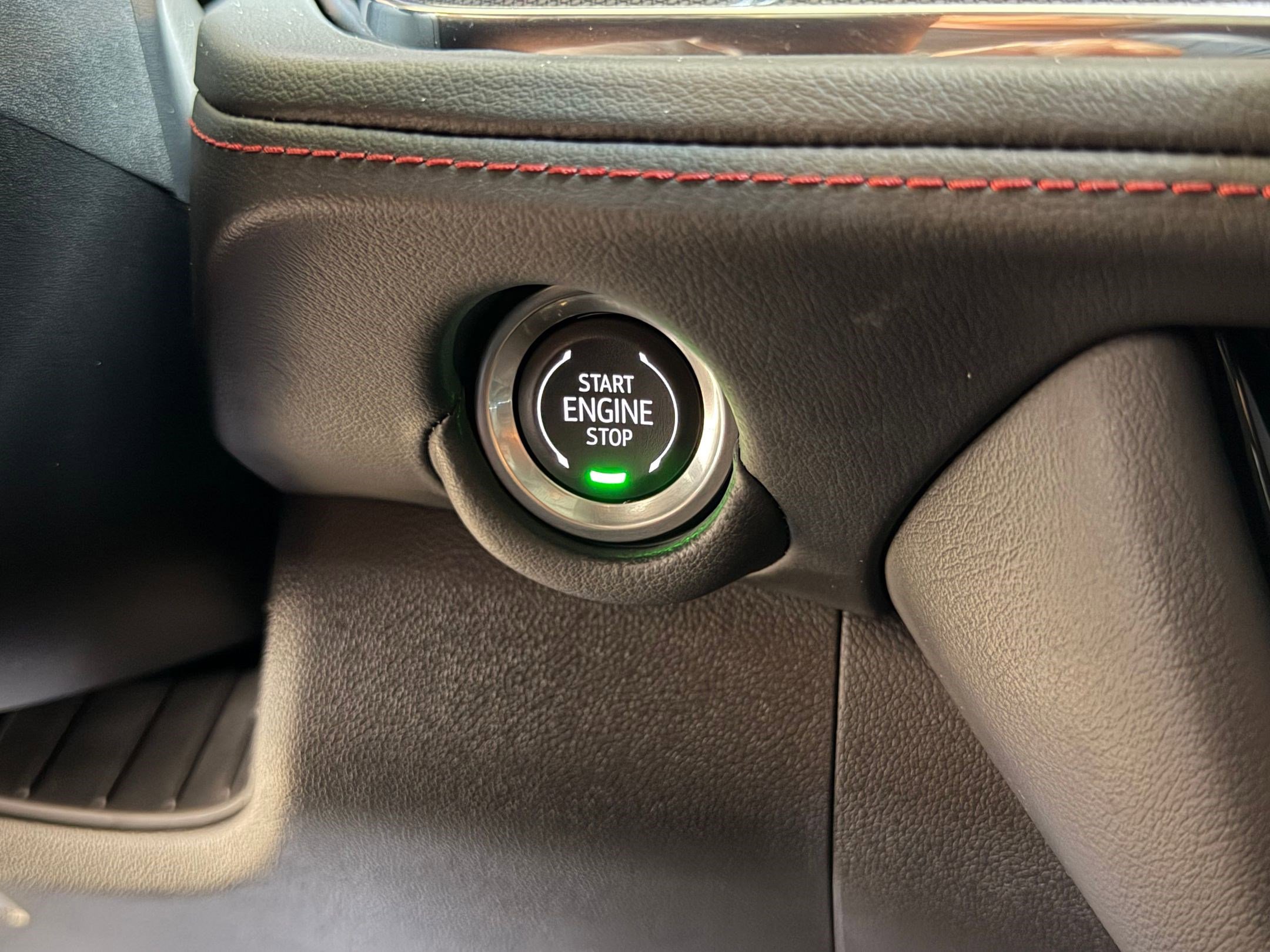 Used 2025 Chevrolet Suburban RST w/ Comfort Package image 36