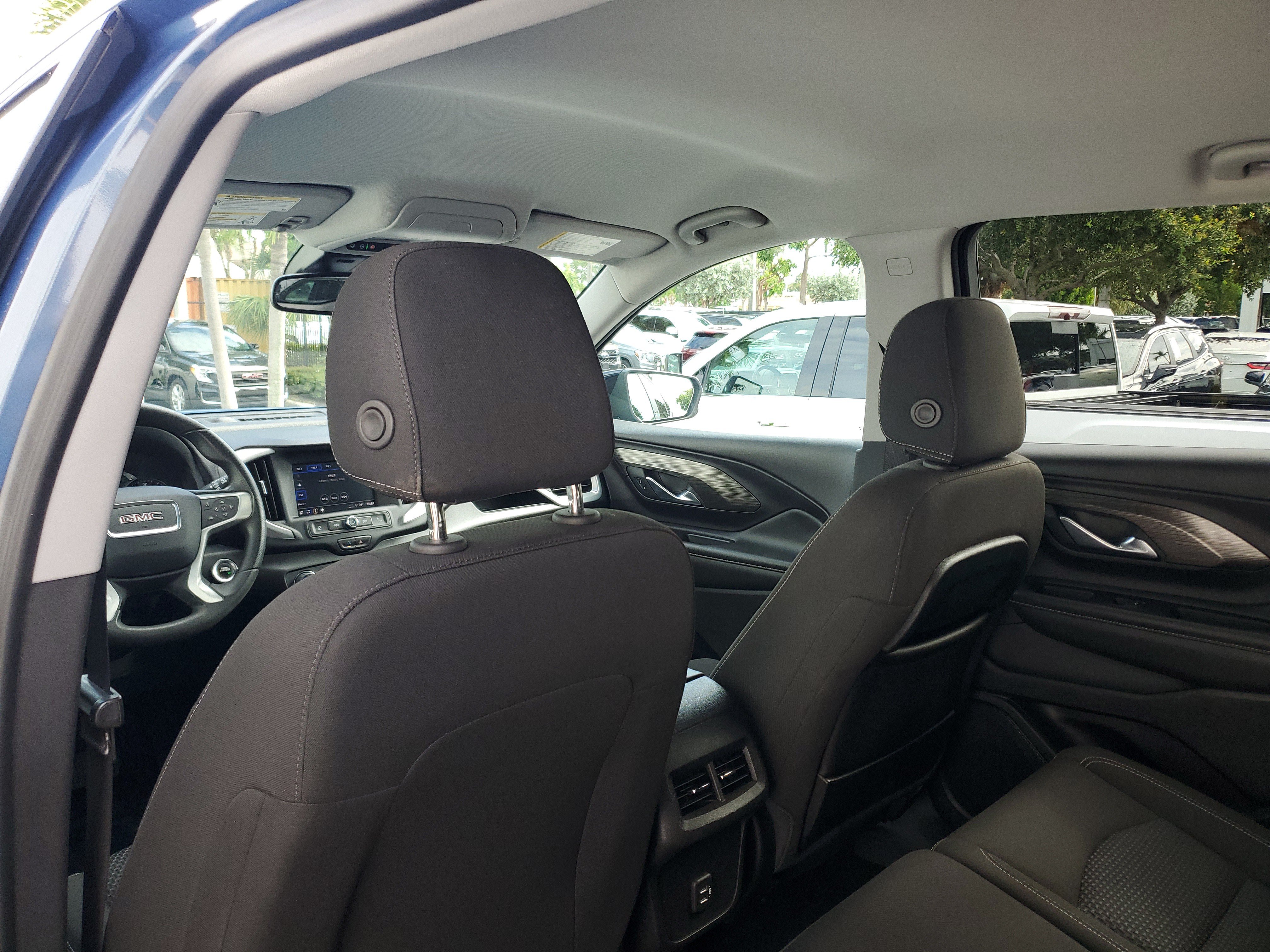 Used 2024 GMC Terrain SLE w/ Driver Convenience Package FWD image 13
