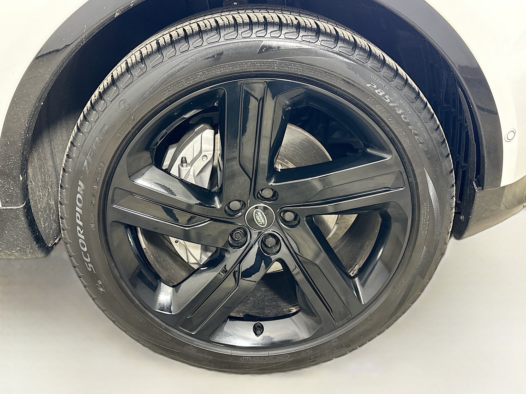 Used 2024 Land Rover Discovery Dynamic SE AWD/4WD image 11