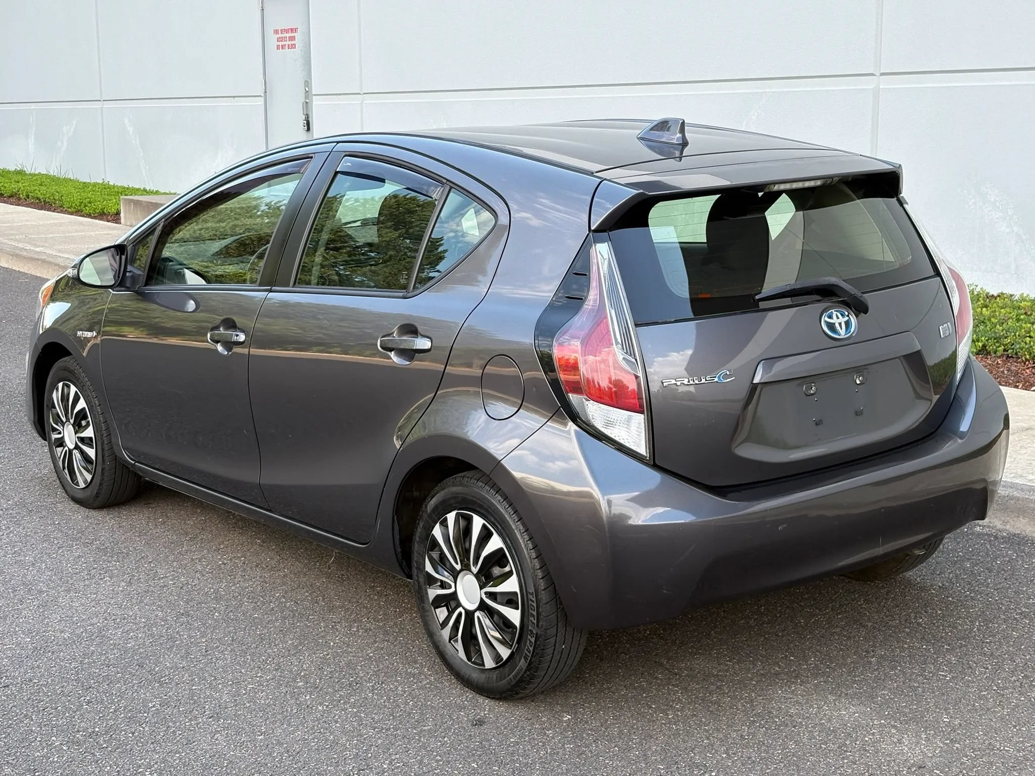Used 2016 Toyota Prius C Two FWD image 4