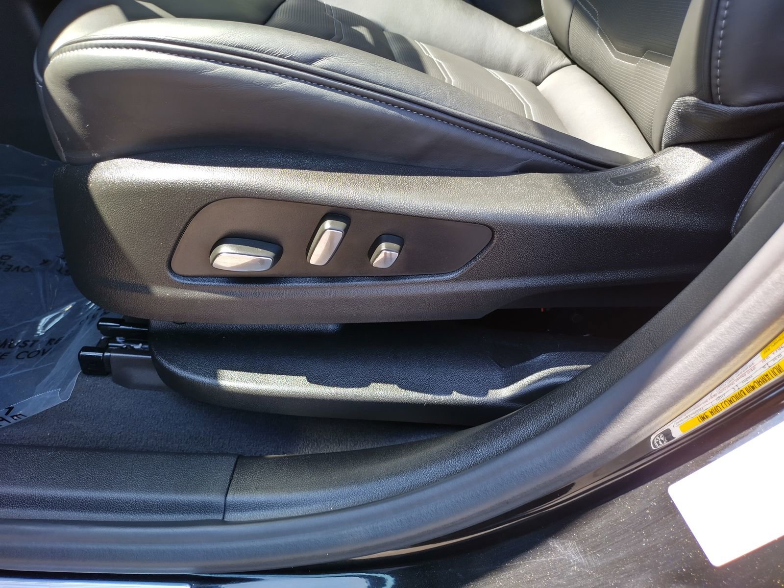 Certified 2025 Cadillac XT6 Premium Luxury w/ Platinum Package image 13