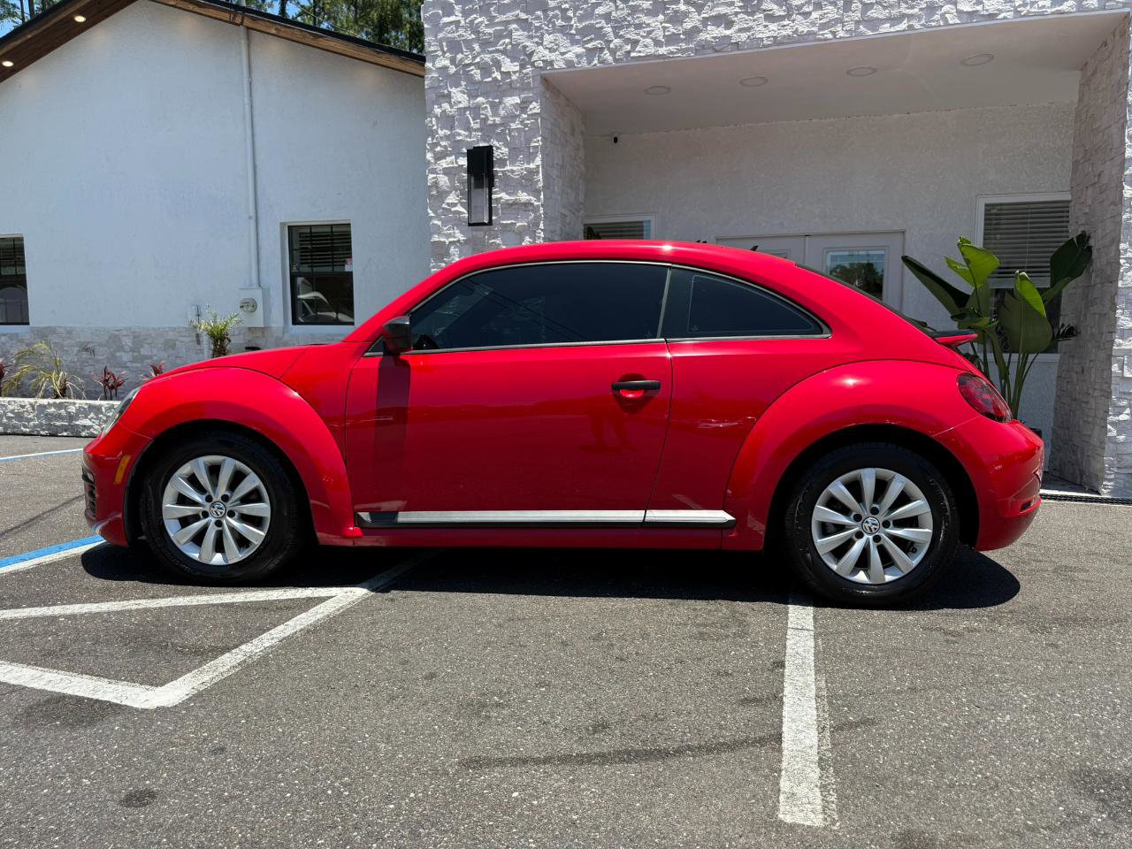 Used 2018 Volkswagen Beetle 2.0T S FWD image 2