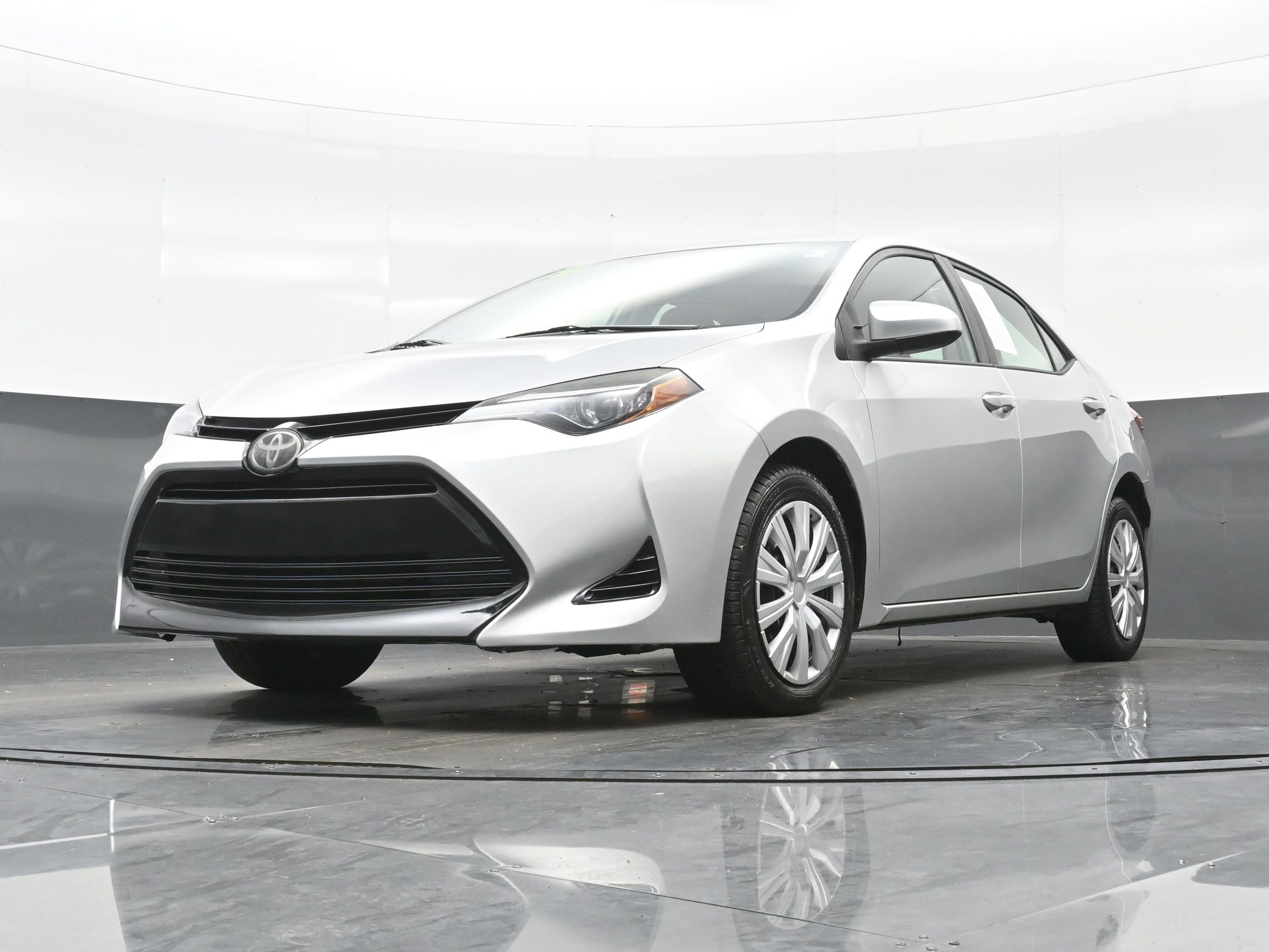 Used 2019 Toyota Corolla LE image 23