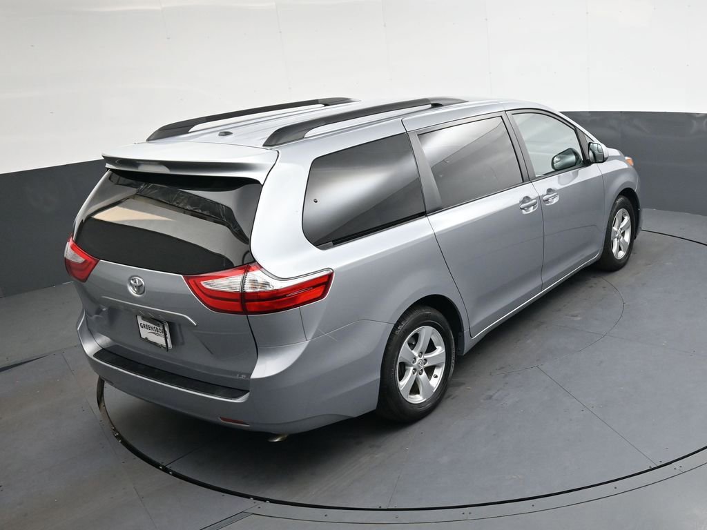 Used 2015 Toyota Sienna LE image 28
