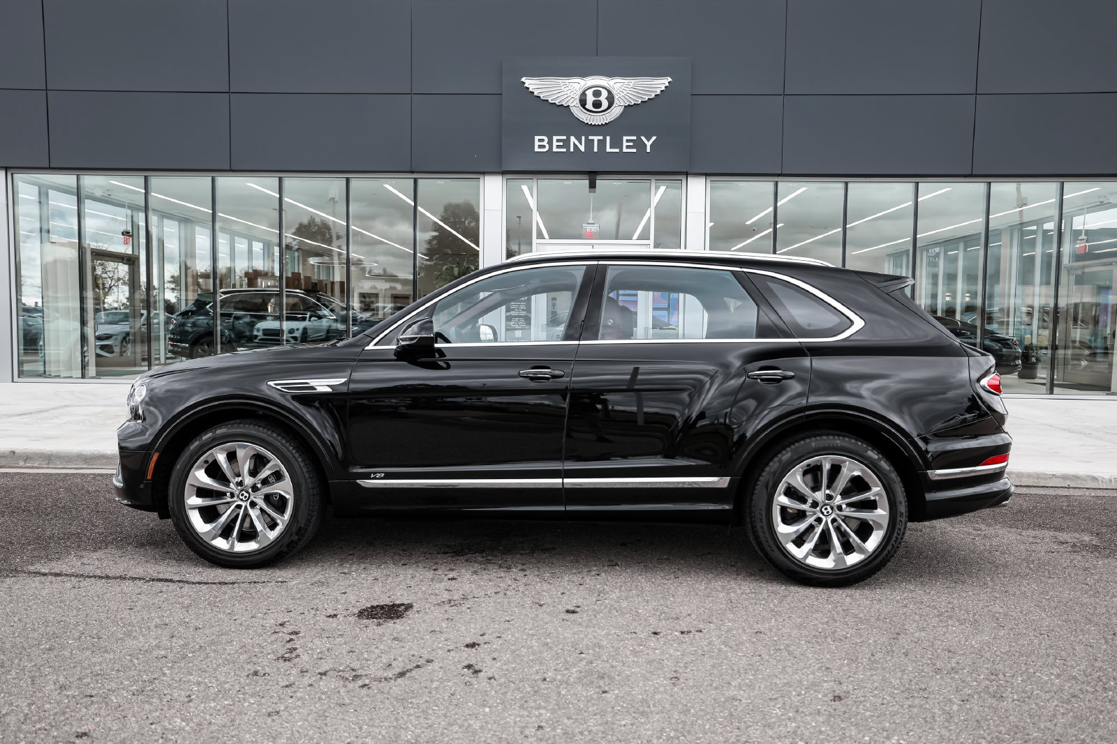 Certified 2022 Bentley Bentayga AWD/4WD image 5