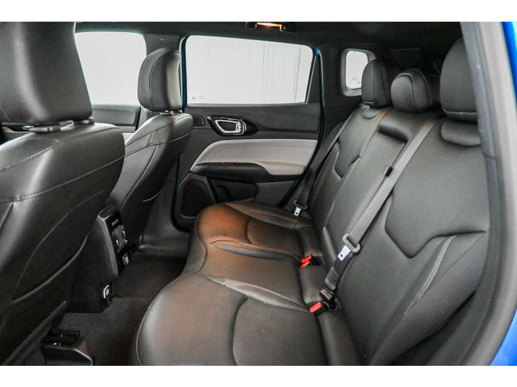 Used 2025 Jeep Compass Limited w/ Sun & Sound Group AWD/4WD image 28