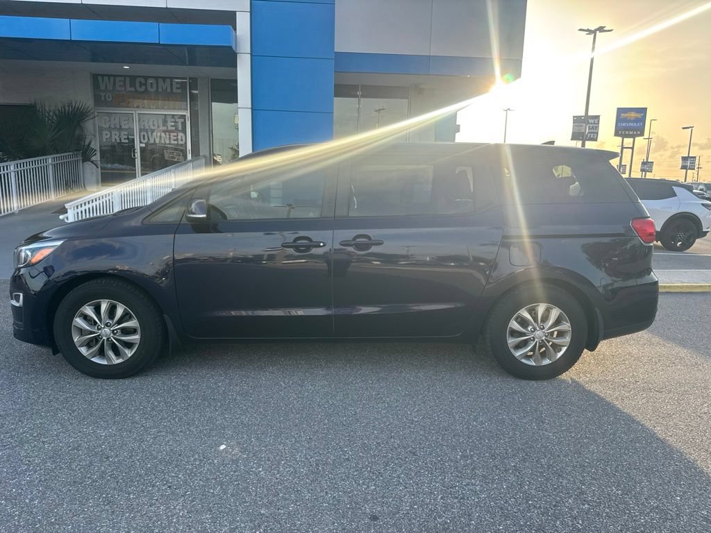 Used 2019 Kia Sedona LX FWD image 2
