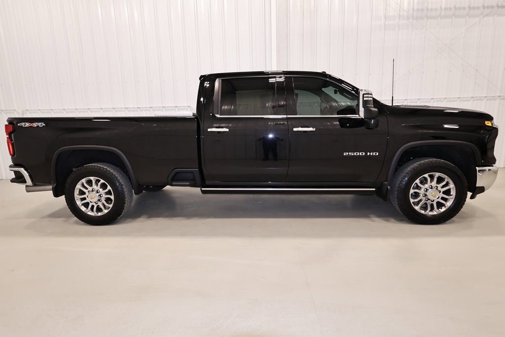 Used 2025 Chevrolet Silverado 2500 LTZ w/ LTZ Premium Package image 2