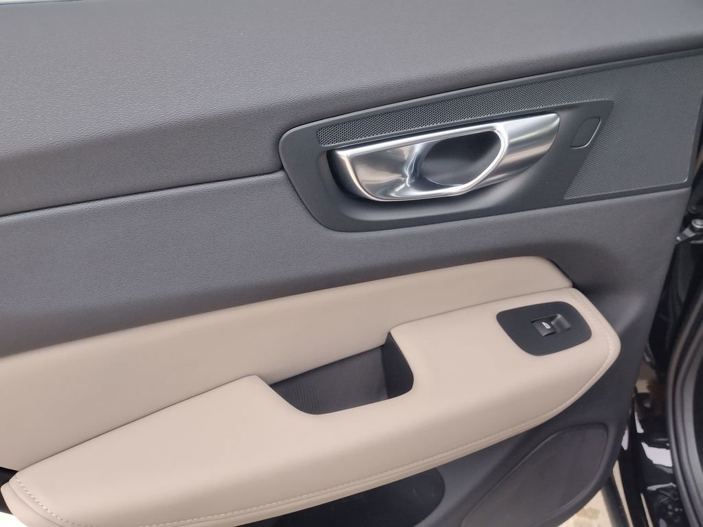 New 2026 Volvo XC60 B5 Plus w/ Climate Package image 16