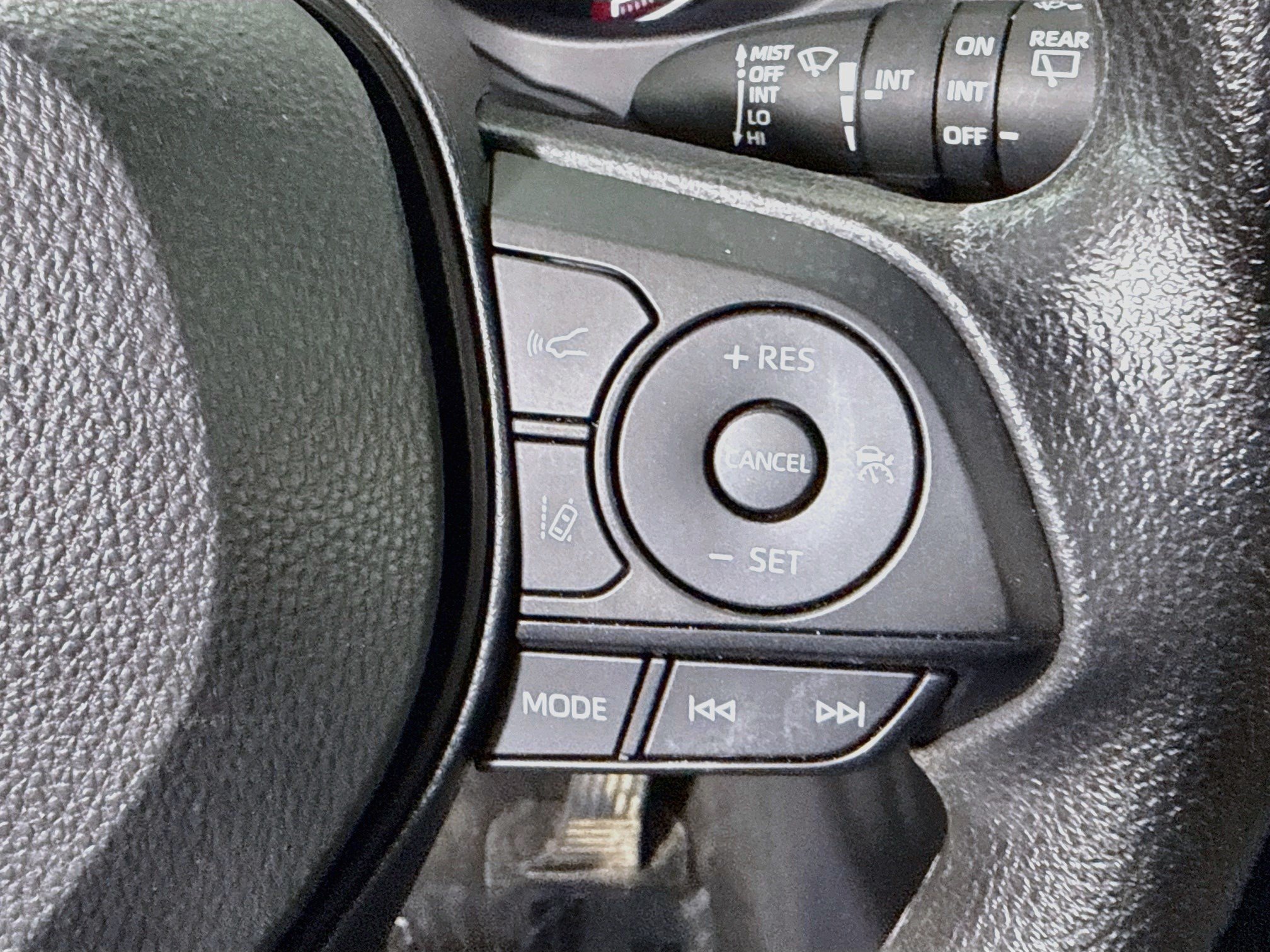 Used 2025 Toyota RAV4 XLE AWD/4WD image 15