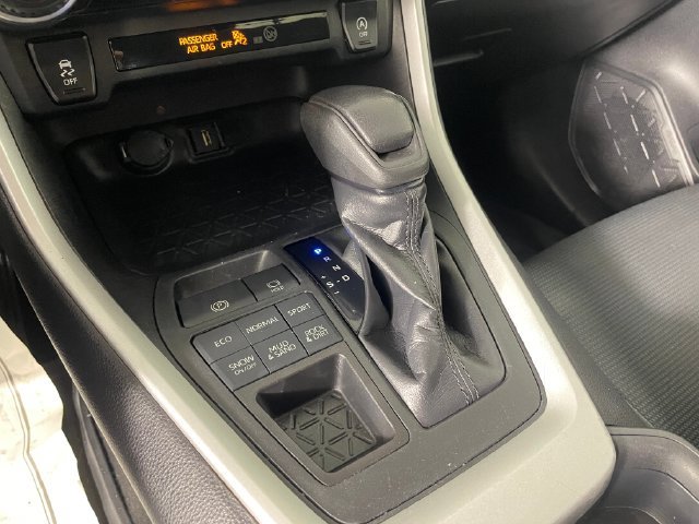 Used 2020 Toyota RAV4 LE AWD/4WD image 9