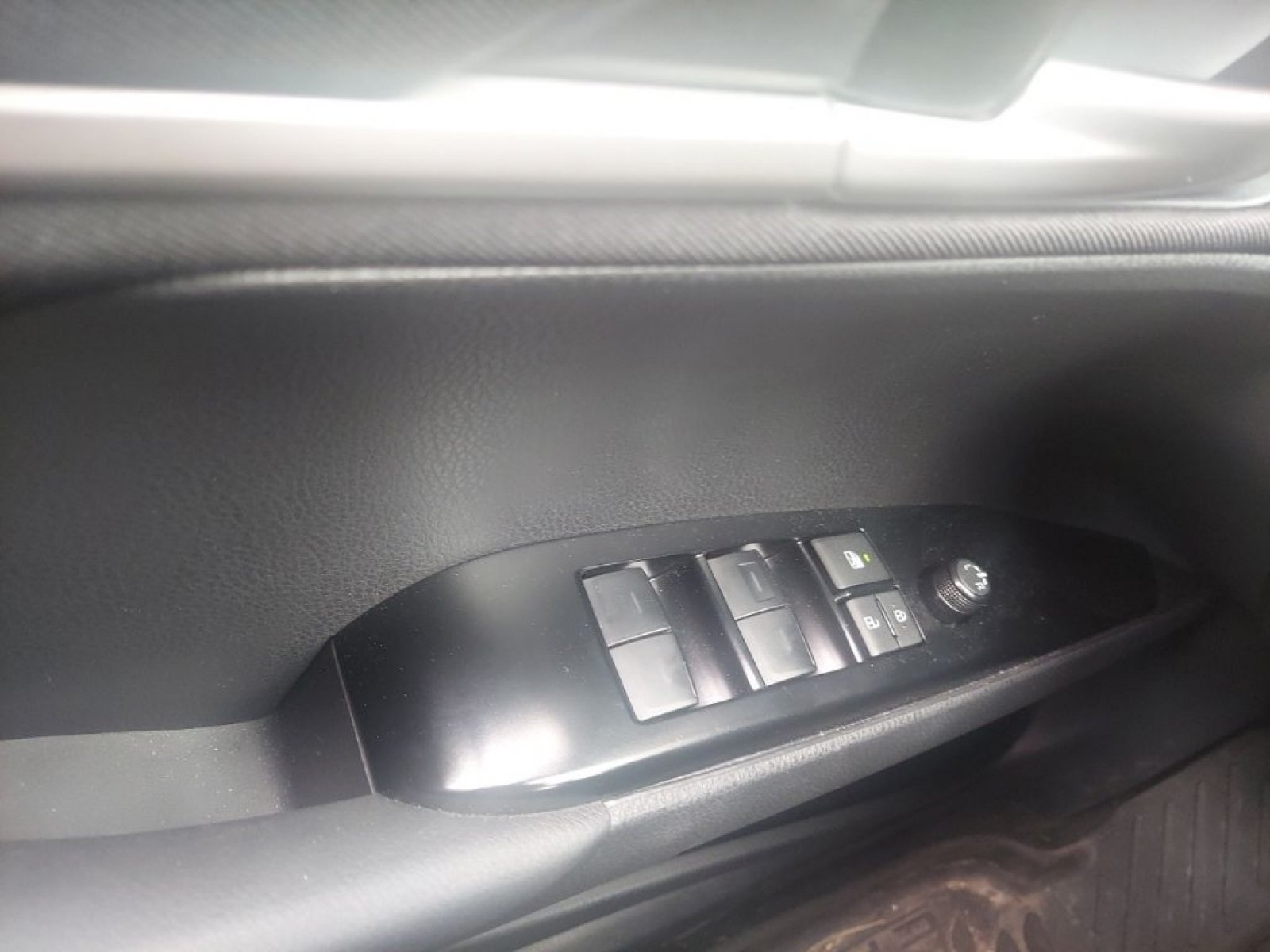 Used 2025 Toyota Camry LE FWD image 12