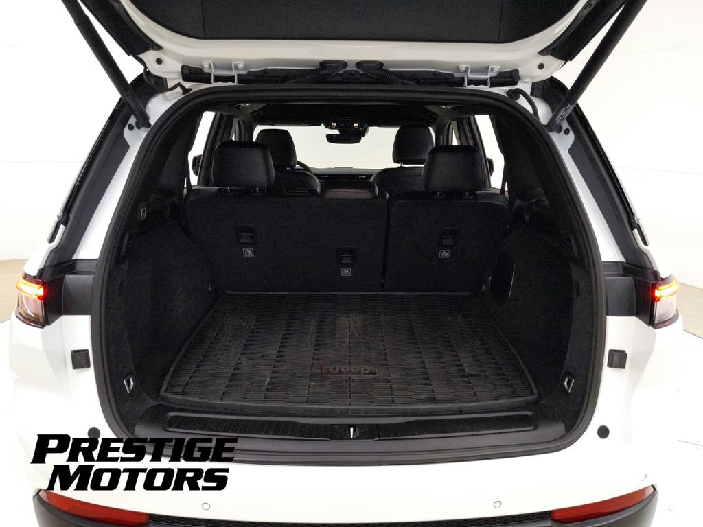 Used 2022 Jeep Grand Cherokee Trailhawk AWD/4WD image 31