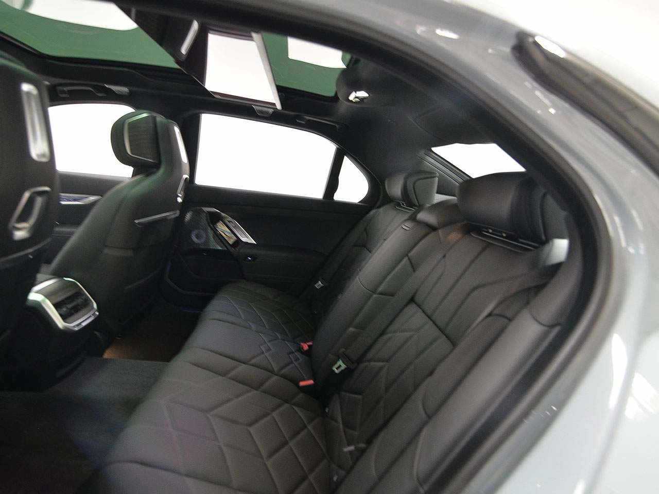 Used 2026 BMW i7 eDrive50 w/ M Sport Package RWD image 10