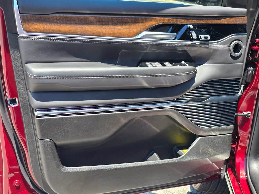 Used 2025 Jeep Grand Wagoneer 4WD image 45