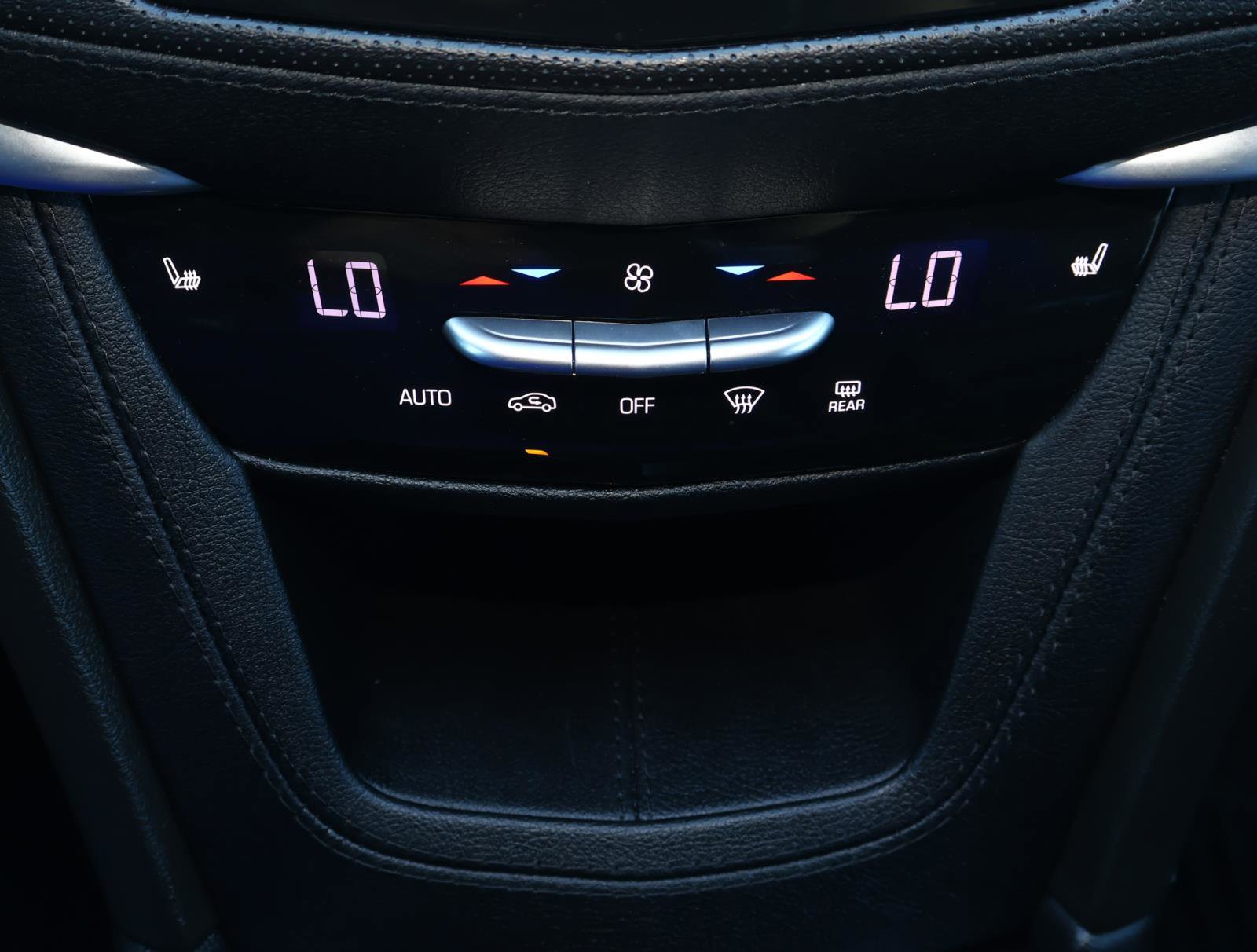 Certified 2024 Cadillac XT6 Luxury image 32