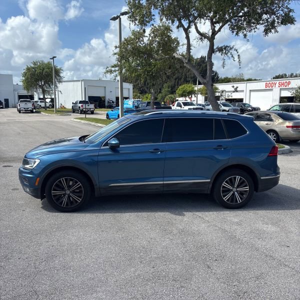 Used 2018 Volkswagen Tiguan SEL image 2
