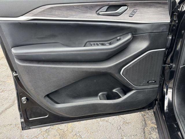 Used 2022 Jeep Grand Cherokee L Limited w/ Luxury Tech Group II image 9